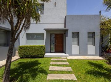 Casa · 220m² · 6 Ambientes · 2 Cocheras · Venta Casa con Jardin y Piscina en Hudson Park