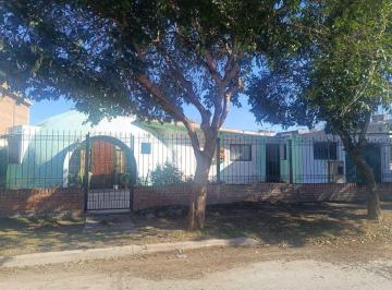 Casa · 230m² · 6 Ambientes · 1 Cochera · Vendo 2 Casas Mas Salon Comercial