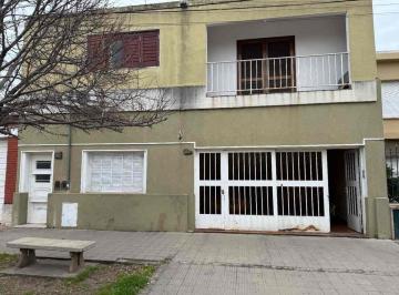 Casa · 378m² · 8 Ambientes · 2 Cocheras · Venta Casa Juniors 4 Dorm. Quincho