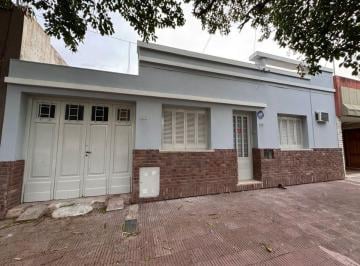 Casa · 129m² · 6 Ambientes · 1 Cochera · Venta Casa Barrio Juniors 2 Dorm. 2 Baños