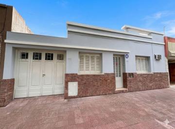 Casa · 129m² · 6 Ambientes · 1 Cochera · Venta Casa Barrio Juniors 2 Dorm. 2 Baños