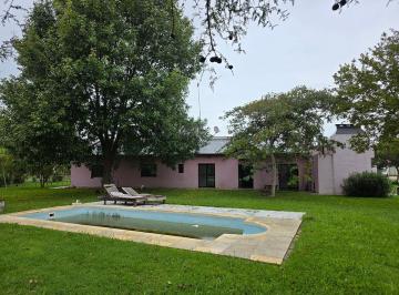 Casa · 280m² · 7 Ambientes · 1 Cochera · Casa Quinta Venta Barrio Quintas de Gorina