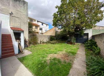 Casa · 133m² · 7 Ambientes · 3 Cocheras · Venta en Block 2 Casas con Cochera y Gran Jardín
