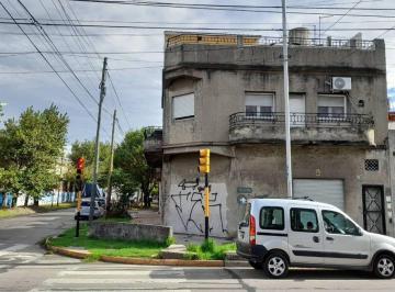 Casa · 150m² · 4 Ambientes · 1 Cochera · Wilde: Casa 4 Amb. + 2 Locales. "Gran Potencial"