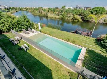 Casa · 250m² · 6 Ambientes · Casa a La Laguna en Costas - Puertos del Lago