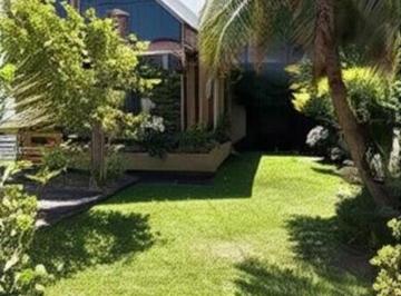 Casa · 170m² · 4 Ambientes · Venta Casa 4 Amb V. Ballester. Ideal 2 Familias