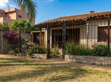 Casa · 135m² · 3 Ambientes · 1 Cochera · Venta Casa 3amb (Moron) a Reciclar - Aptocredito