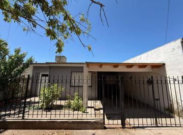 Casa · 113m² · 5 Ambientes · 1 Cochera · Cómoda Casa de 3 Dorm. en Albatros 20