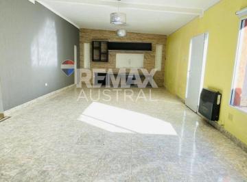 Casa · 243m² · 4 Ambientes · 1 Cochera · Casa Tres Dorm. - Los Bretes