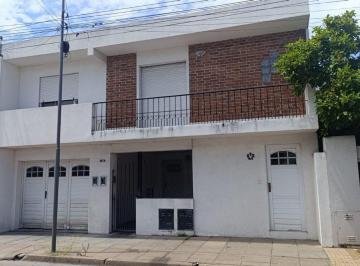 Casa · 249m² · 4 Ambientes · 2 Cocheras · Venta Casa 2 Dormis + Depto Centro San Nicolas