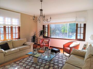 Casa · 390m² · 8 Ambientes · 1 Cochera · Imponente Casa en Las Delicias