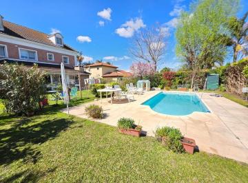 Casa · 300m² · 4 Ambientes · 1 Cochera · Venta Casa 4 Amb San Lucas Apto Credito Piscina