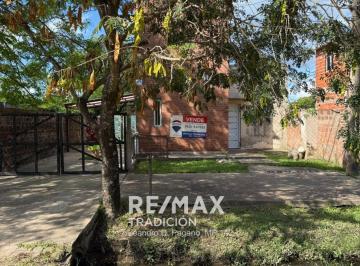 Casa · 180m² · 3 Ambientes · 2 Cocheras · Casa en Venta en Barranqueras. 400 m², 2 Hab.