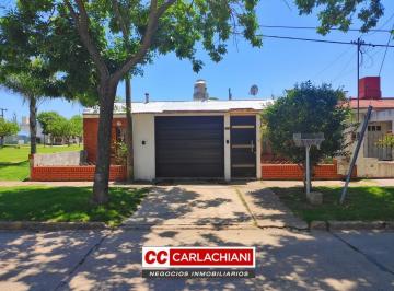 Casa · 100m² · 4 Ambientes · 1 Cochera · Casa - Las Parejas