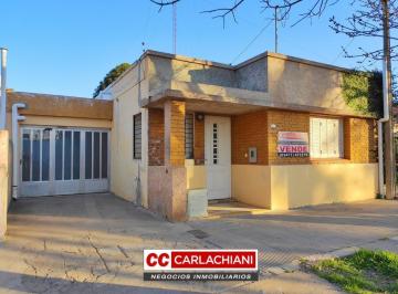 Casa · 139m² · 4 Ambientes · 1 Cochera · Casa - Las Parejas