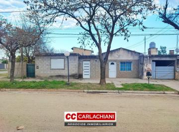 Casa · 179m² · 4 Ambientes · 1 Cochera · Casa en Las Parejas