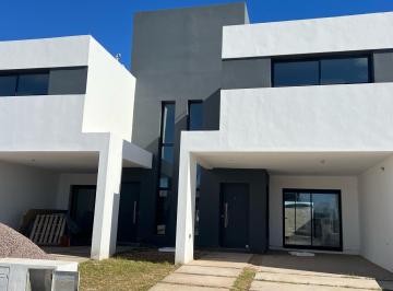 PH · 122m² · 4 Ambientes · 1 Cochera · PH en Quebrada de Manantiales