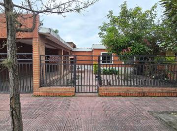 Casa · 175m² · 4 Ambientes · 2 Cocheras · Casa de 3d en Venta en Simoca