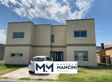 Casa · 200m² · 4 Ambientes · 1 Cochera · Venta Casa en Canning (E. Echeverria) 4 Ambientes