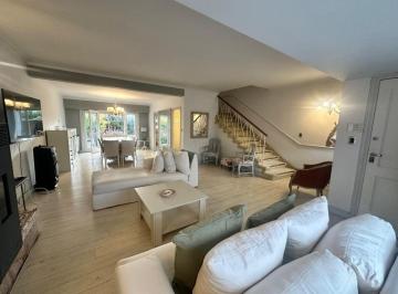 Casa de 5 ambientes, Mar del Plata · Chalet Chauvin 4 Dorm., Jardin