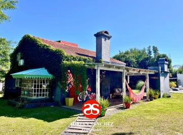Casa de 9 ambientes, Campana · 2 Casas en Venta Sobre Lote de 1.800 m² en Pleno Centro de Los Cardales: a m de Av San Mar