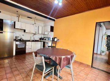 Casa · 93m² · 4 Ambientes · Casa en Venta 4 Amb. con Terreno y Galpón