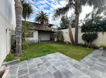 Casa · 170m² · 3 Ambientes · 1 Cochera · Casa - 3 Ambientes 2 Bños y Garage - con Fondo Lote Propio