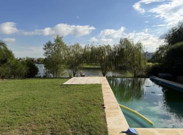 Casa · 240m² · 4 Ambientes · 2 Cocheras · Casa a Laguna en Alquiler en El Canton Islas