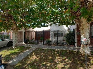 Casa · 90m² · 4 Ambientes · 1 Cochera · Venta Casa 4 Ambientes, Moron, Apto Credito!
