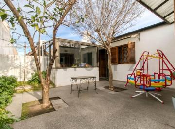 Casa · 160m² · 3 Ambientes · 2 Cocheras · Casa con Depto Interno, Patio y Cochera en Venta
