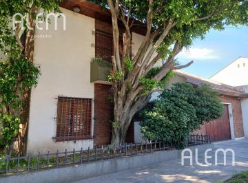 Casa · 288m² · 5 Ambientes · 2 Cocheras · Casa en Venta en Lomas de Zamora Oeste