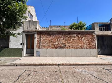 Casa · 139m² · 6 Ambientes · Casa Sobre Pasaje Caperucita en Parque Chacabuco