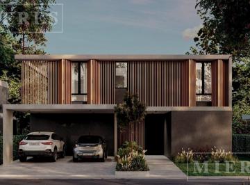 Casa · 292m² · 7 Ambientes · 2 Cocheras · Casa en Venta en Los Cardos, Pilar