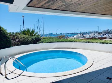 Departamento de 4 ambientes, Uruguay · Icónica Unidad Frente Al Puerto de Punta del Este