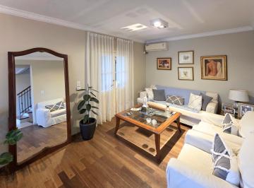 Casa · 125m² · 5 Ambientes · 1 Cochera · Duplex en Venta a m de Av Aconquija Al 2300
