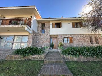 Casa · 248m² · 4 Dormitorios · 2 Cocheras · Imperdible Casa en Rio Ceballos