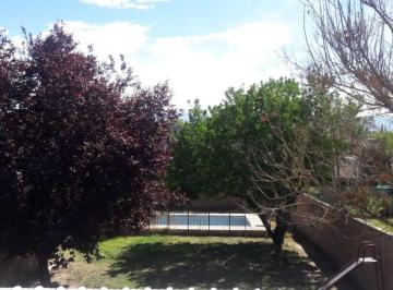 Casa de 7 ambientes, Carrodilla · Alqulo Casa en Carrodilla.