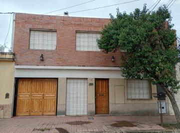 Casa · 205m² · 3 Dormitorios · 1 Cochera · Casa - Colon