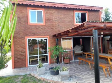 Casa · 200m² · 9 Ambientes · Casa en Venta - 5 Dorm. 3 Baños - 800 m² - General Alvear
