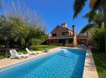 Casa · 242m² · 7 Ambientes · 2 Cocheras · Casa Chalet en Venta en La Delfina, Pilar, G. B. a. Zona Norte
