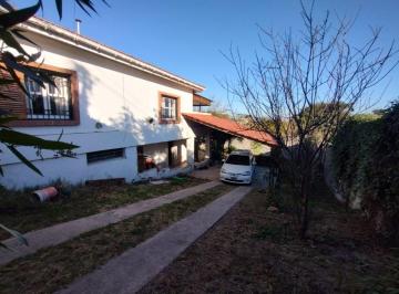 Casa · 3 Dormitorios · Excelente Propiedad en Calle Antonio Machado Casi Estados Unidos!