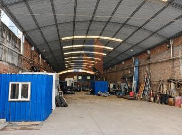 Bodega-Galpón · 949m² · Galpon en Alquiler con Excelente Ubicacion y Dimensiones
