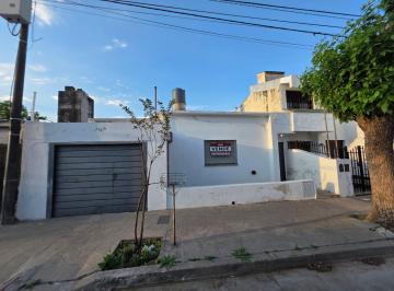 Casa · 105m² · 2 Dormitorios · 1 Cochera · Propiedad en Venta Barrio Rosedal.