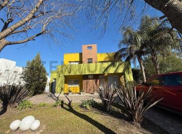 Casa · 160m² · 4 Ambientes · Casa en Venta 4 Ambientes Lote 1200 m² con Pileta y Vista a La Laguna Posada de Los Lagos
