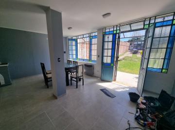 Casa de 3 ambientes, La Plata · Casa 2 Dorm. Sobre Lote de 340 m² – Amplio Parque – Permuta Pinamar