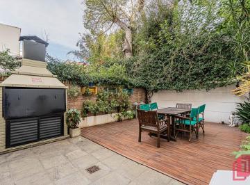 PH · 216m² · 4 Ambientes · 2 Cocheras · Triplex 5 Amb. a m de Plaza Arenales | Cochera Doble y Patio C/ Parrilla