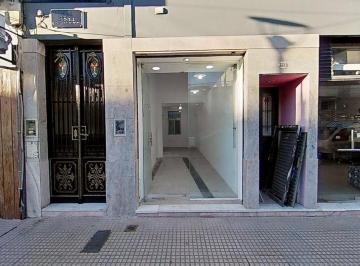 Local comercial · 18m² · 1 Ambiente · Local Comercial Excelente Ubicación Av La Plata 3500