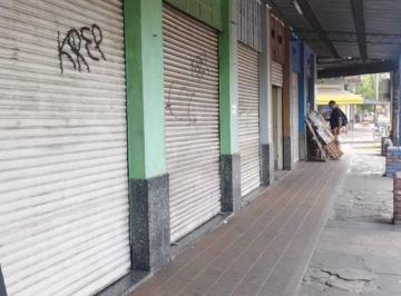 Local comercial · 332m² · 12 Ambientes · Locales Comerciales en Venta - 332 m² - Merlo