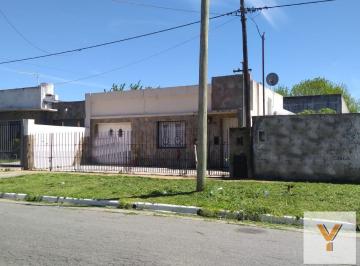 Casa · 100m² · 4 Ambientes · 1 Cochera · Casa en Venta - 2 Dorm. 1 Baño - Cochera - 300 m² - La Plata