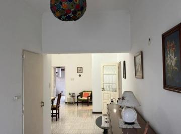 Casa · 110m² · 4 Ambientes · 1 Cochera · Casa en Venta - 3 Dorm. 1 Baño - 196 m² - Chivilcoy